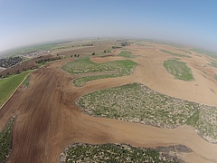 Inseln von Buschhabitaten inmitten einer landwirtschaftlichen Fl&auml;che in Israel. (Bild: Yaron Ziv)