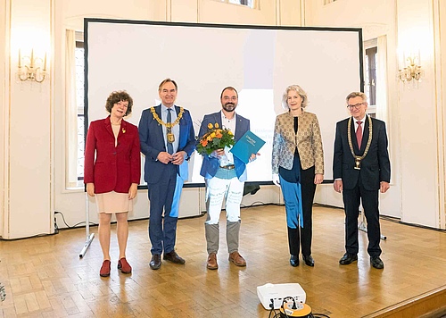 From left: Prof Dr Beate A. Sch&uuml;cking, Rector of the University of Leipzig (until March 2022); Burkhard Jung, Mayor of the City of Leipzig; Prof Dr Christian Wirth , award winner; Prof Dr Eva In&eacute;s Obergfell, Rector of the University of Leipzig; Prof Dr Hans Wiesmeth, President of the Saxon Academy of Sciences at Leipzig (Picture: Swen Reichhold, Bild: SAW)