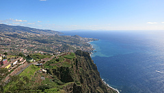 Je weiter eine Insel im Ozean liegt, desto großer ist der Anteil nicht-heimischer Arten, so die neue Studie. Auf Madeira gibt es inzwischen mehr nicht-einheimische als heimische Pflanzenarten. Foto: FF16/pixabay