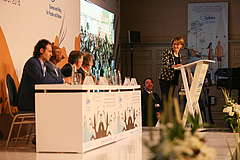 Szene von der Eröffnungsveranstaltung mit der IPBES Exekutivsekretärin Anne Larigauderie (Foto: F. Villegas/IPBES).