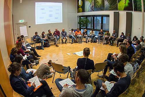 'Was sind wichtige Forschungsfragen, denen sich das iDiv-Konsortium widmen sollte?'. Dies diskutierten iDiv-WissenschafterInnen in interaktiven Workshops (Foto: Stefan Bernhardt).
