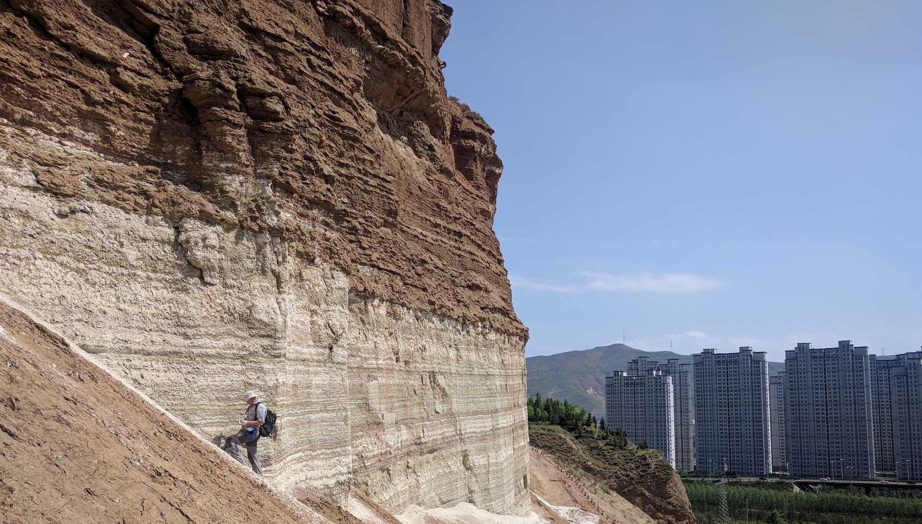 idiv-Using fossil finds and climate model simulations, the research team investigated the impact of climate change on mammalian diversity in Central Asia between approximately 66 and 23 million years ago. The Xining Basin – pictured here – is located in the study area in Central China.